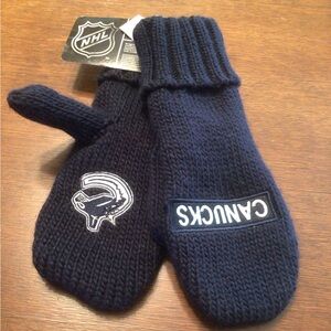 NHL Canucks Navy Blue Knit Mittens